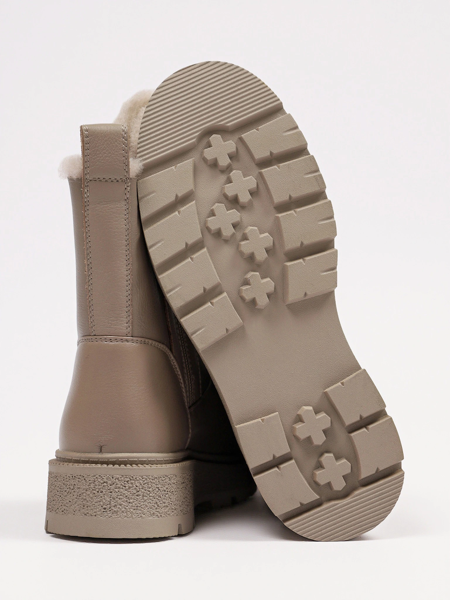 Ботинки серого цвета с двумя боковыми молниями